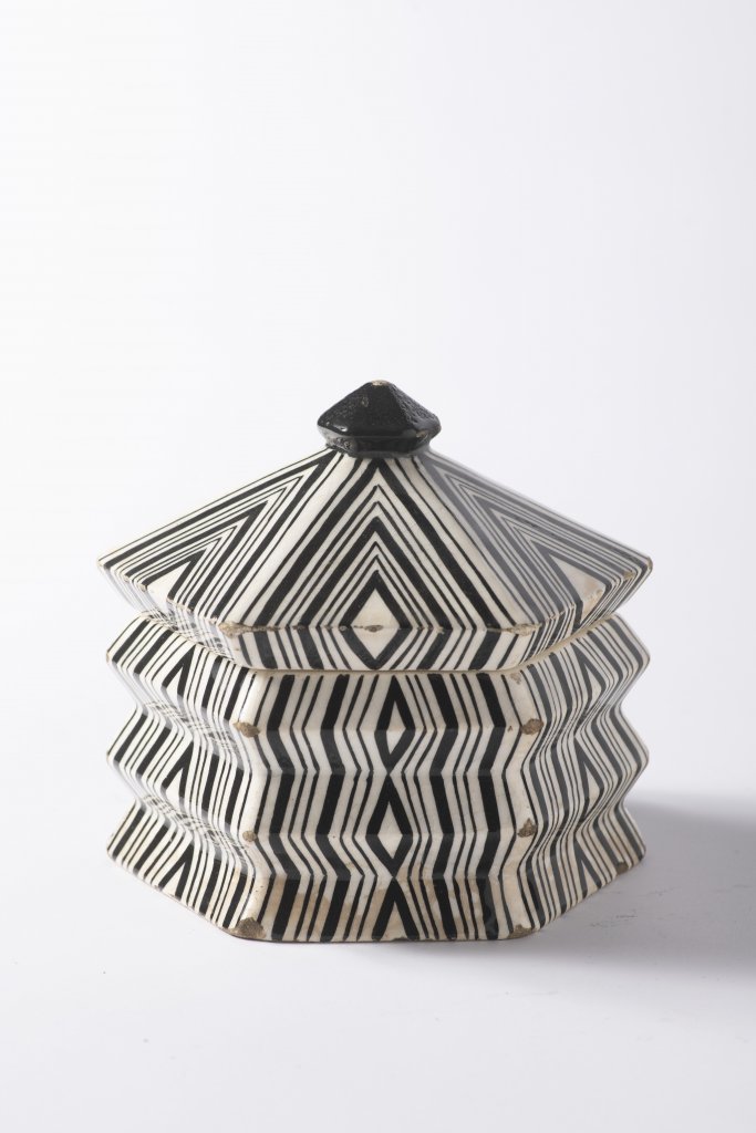 PAVEL JANÁK 1882 - 1956: A CUBIST BOX 1911 návrh Soft stoneware, white glaze with a geometric