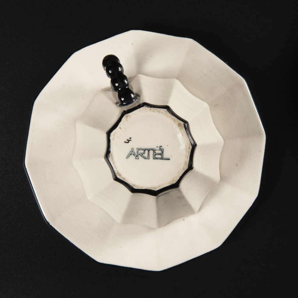 PAVEL JANÁK 1882 - 1956: A TEA SERVICE WITH BALL HANDLES 1911 - návrh Soft stoneware, white glaze, - Image 2 of 3