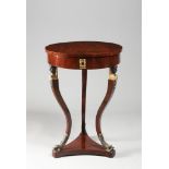 AN EMPIRE SIDE TABLE Ca. 1810 Austria Vídeò Mahogany, gilt bronze 76 cm, ?53 cm This elegant