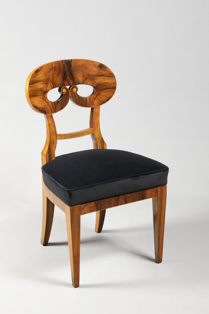 A SUITE OF THREE BIEDERMEIER CHAIRS 1820 - 1830 Central Europe Walnut and maple 91 x 50 x 47 cm This - Image 3 of 3