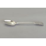 AN EDWARDIAN FIDDLE PATTERN BASTING SPOON, LONDON 1908, W.C. handle engraved with initial "W.C.",