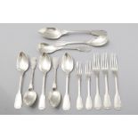 AN ASSEMBLED SET OF .800 STD CONTINENTAL SILVER FIDDLE AND THREAD FLATWARE, comprising of four