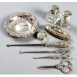 AN ASSEMBLED SILVER DRESSING TABLE SET, VAROUS DATES AND MAKERS, composed of two button hooks, a