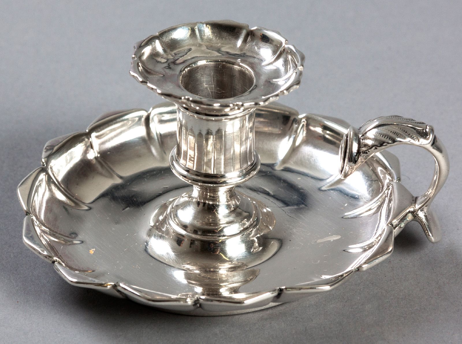 A GEORGE IV SILVER CHAMBERSTICK, BIRMINGHAM 1825, R.E.A., with a linen fold removable wax pan,
