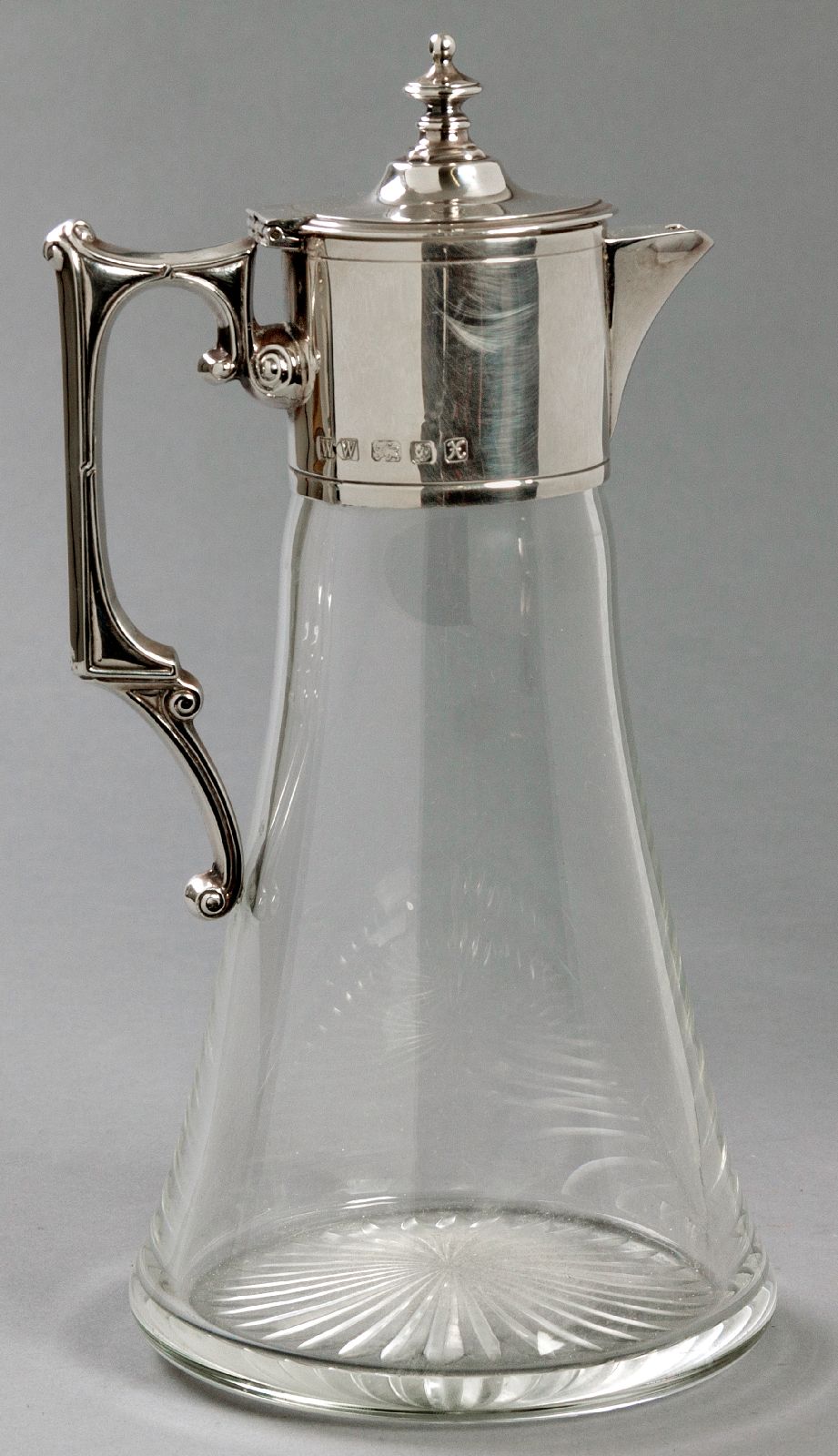 A 20th CENTURY SILVER AND GLASS CLARET JUG, LONDON 1997, W.W., hinged cover, C-form handle decorated