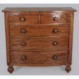 A GEORGE III MAHOGANY CHEST OF DRAWERS, the bow-fronted top above two short and three long graduated