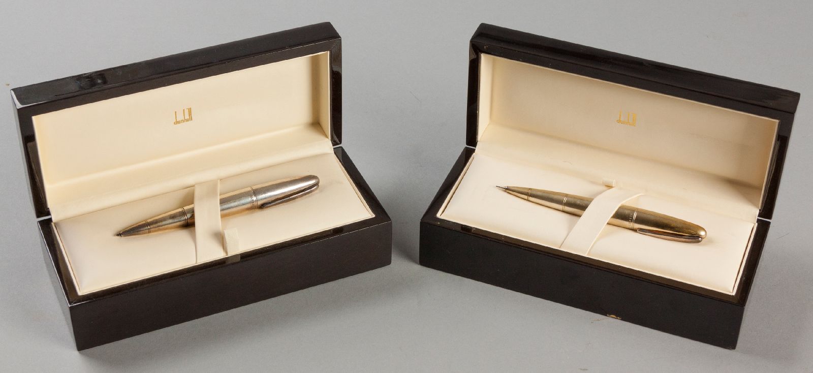 AN ALFRED DUNHILL .925 STD. SILVER CLUTCH PROPELLING PENCIL AND BALL POINT PEN, both in leather-