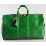 A LOUIS VUITTON KEEPALL BANDOULIERE GREEN LEATHER BAG, complete with brass lock and name tag, 32cm