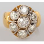 AN 18CT YELLOW GOLD AND DIAMOND CLUSTER RING, seven tube-set brilliant cut diamonds set in white