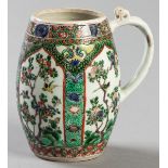 A SUPERB CHINESE FAMILLE VERTE TANKARD, Circa 1690, from the Kangxi period, with panels of birds