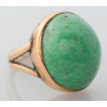 A 9CT YELLOW GOLD AND CABOCHON AVENTURINE RING, the dome shape stone in tube-setting, split