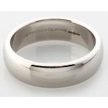 A SILVER TIFFANY & CO. WEDDING BAND, stamped "Tiffany", 13.1g.