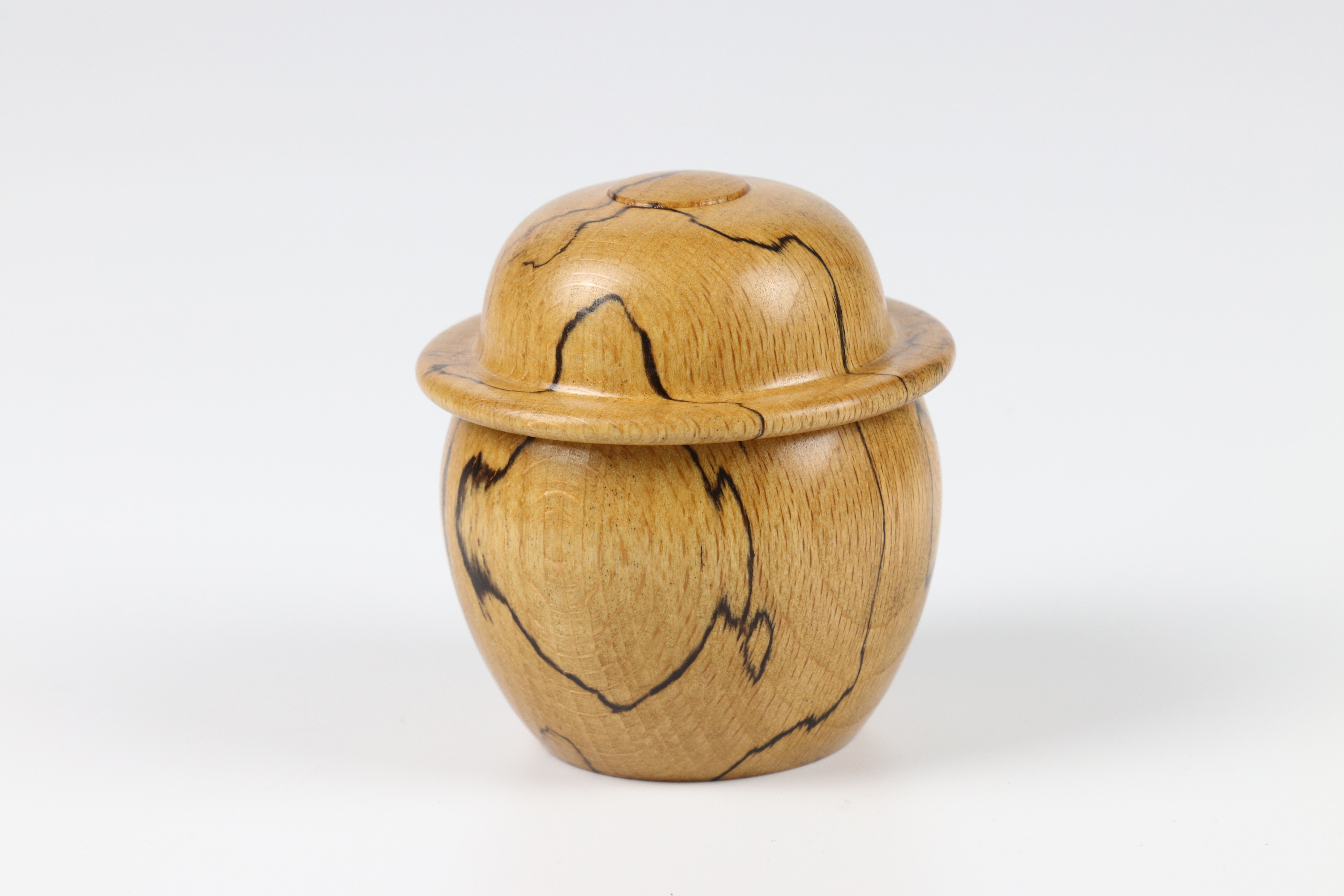 Mary Lacer (USA) spalted beech box 7x6cm. Signed
