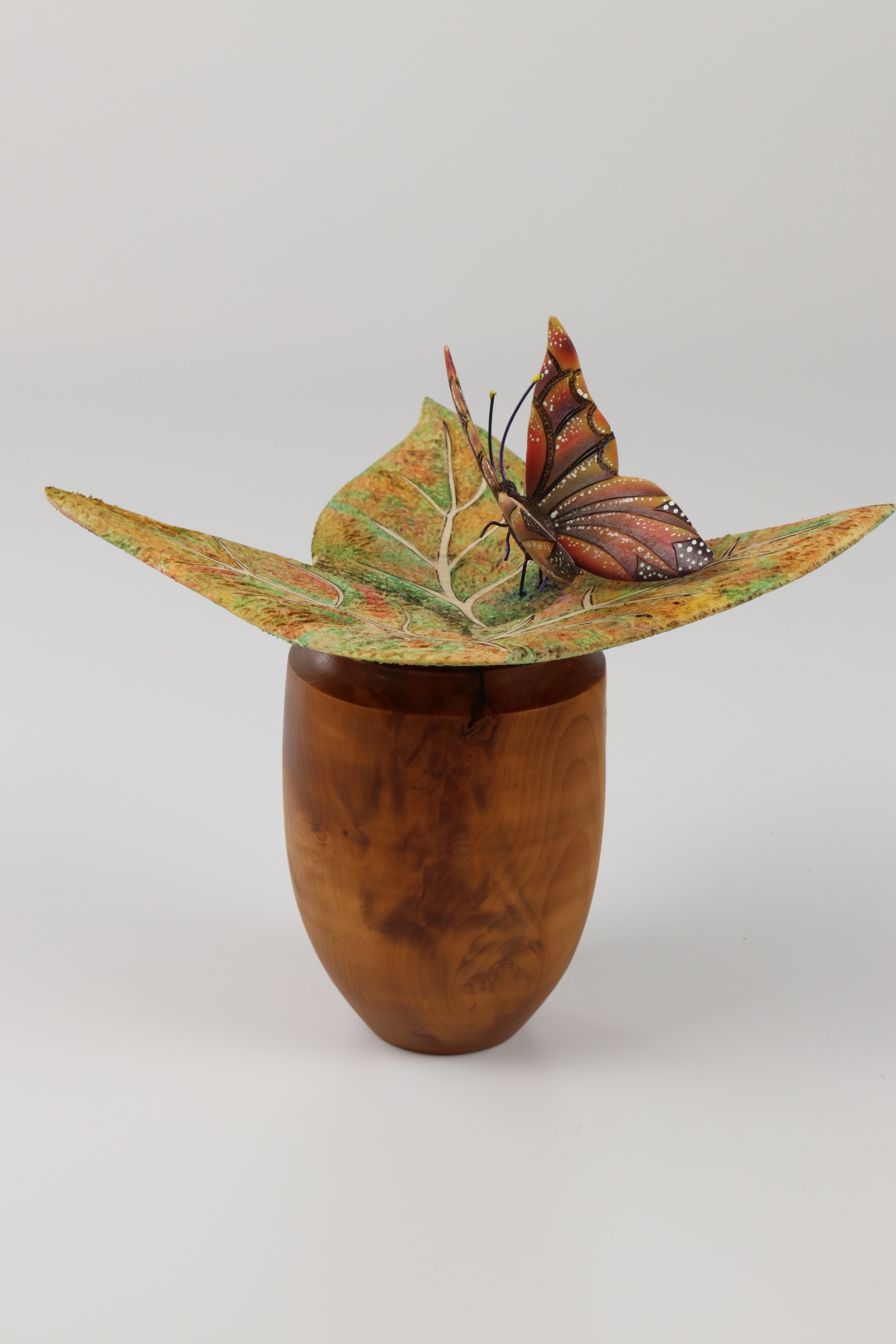 Joey Richardson (UK) Yew / maple pierced and decorated box 15x17cm. Signed - Image 3 of 5