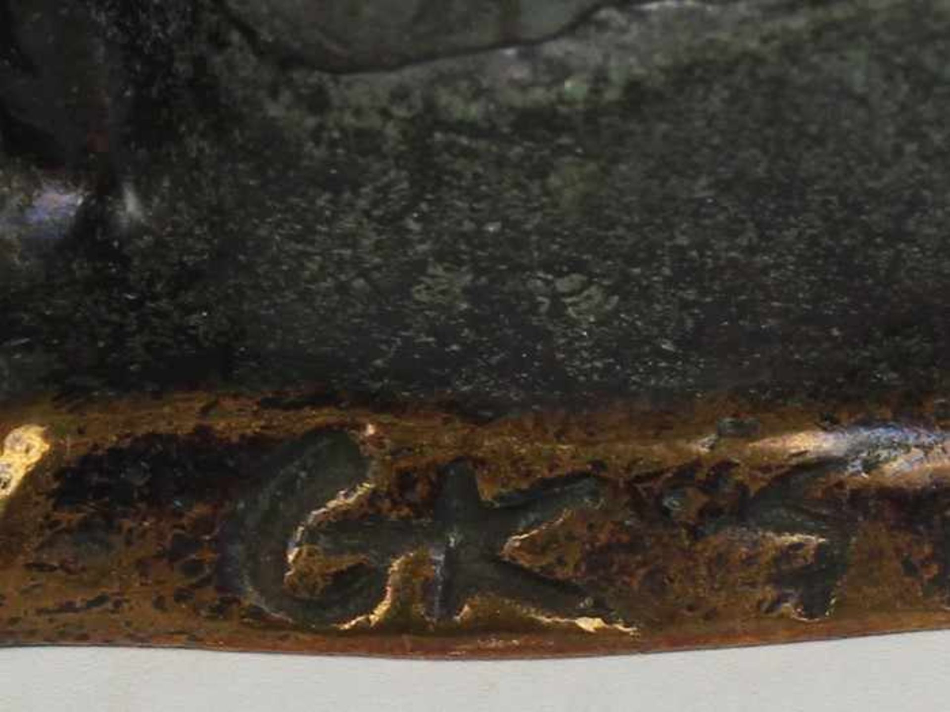 Monogrammist C.K.nzl., Bronze, patiniert, vollplastische Figur eines Liebespaares, in romantischen - Bild 4 aus 4