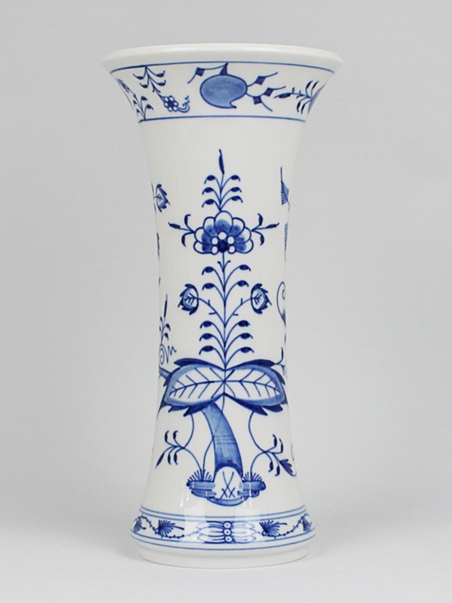 Meissen - Vase2. H. 20. Jh., blaue Zeptermarke, 2. Wahl, Modellnr. 50272, Dekor "blaues