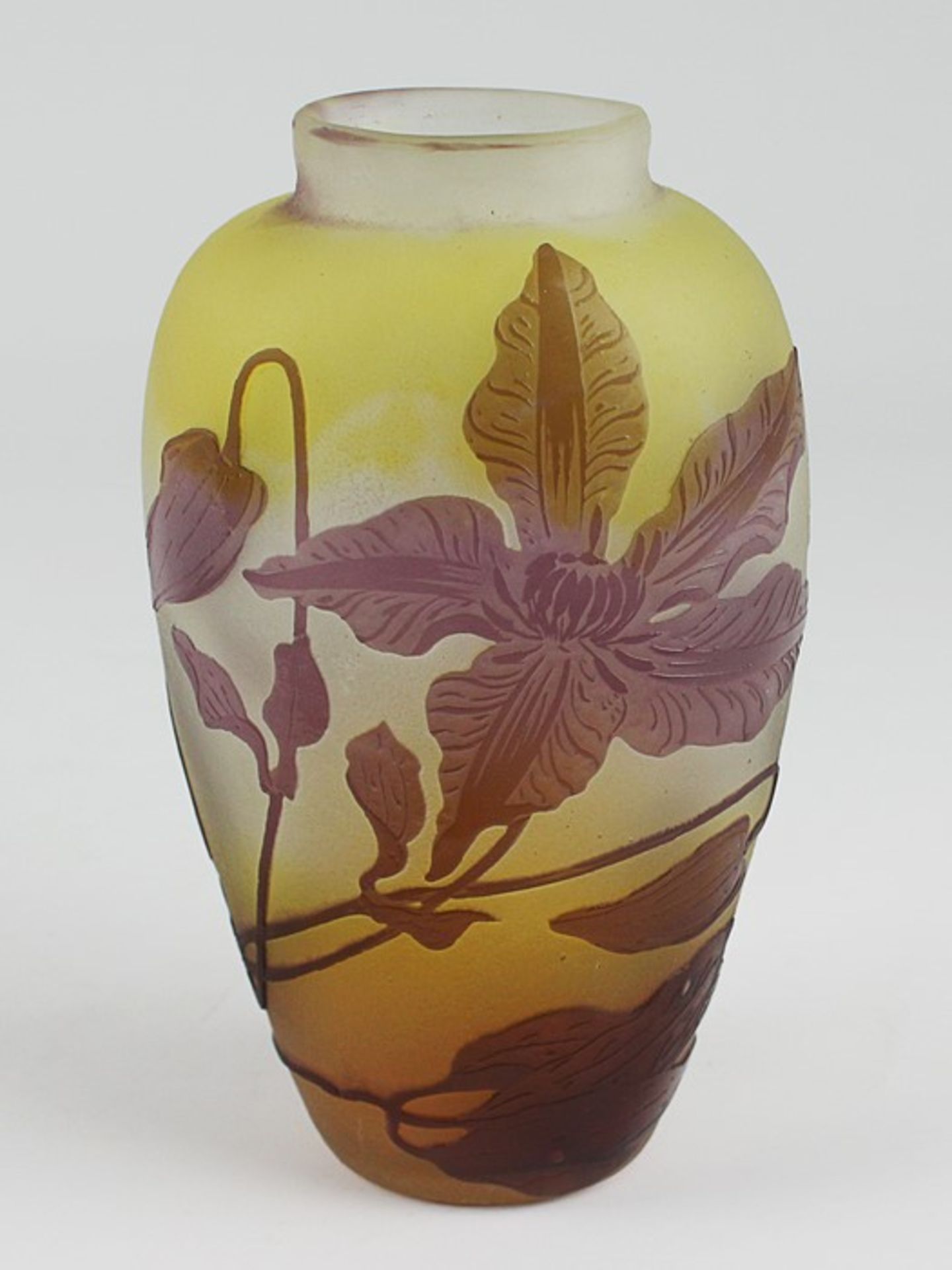 Gallé - Vase1920, Jugendstil, Emile Gallé, Frankreich, farbloses Glas, runder Stand, ovoider, leicht