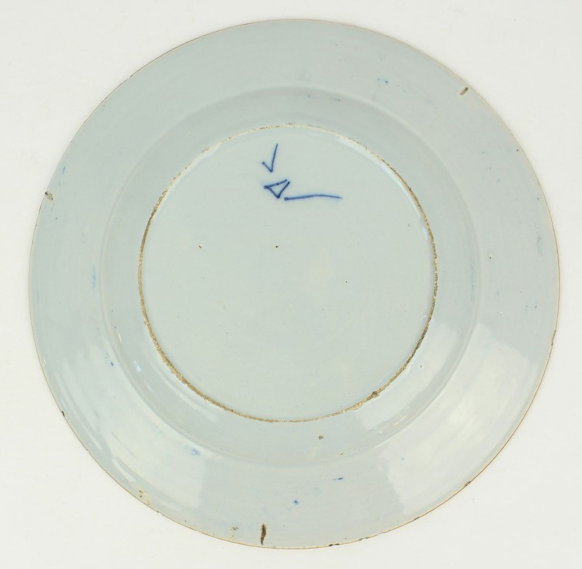 Fayenceplatte18.Jh., wohl Delft, rs. Pinselmarke, runde, gemuldete Platte mit ansteigender Fahne, - Bild 2 aus 2