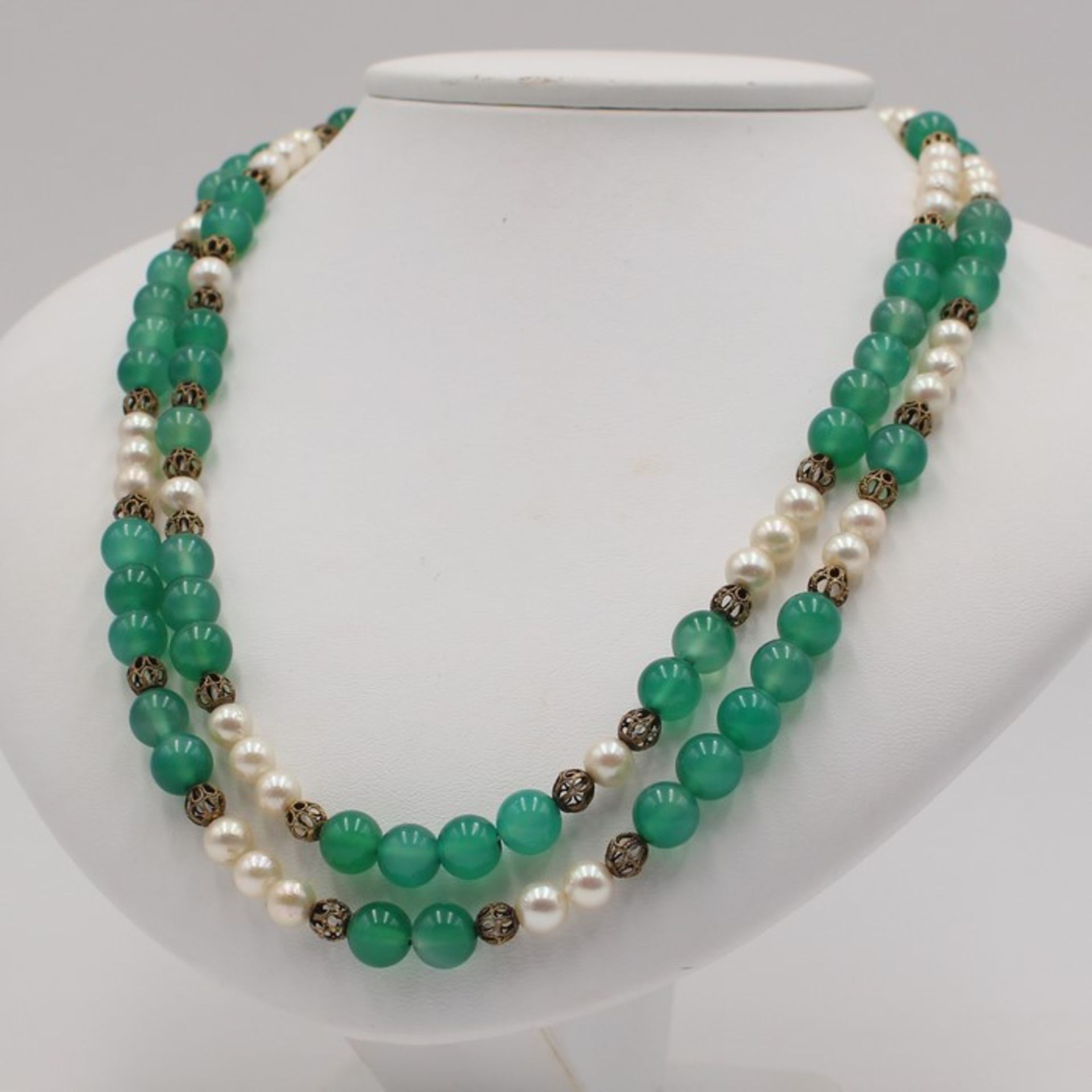 Perlen/Achat - Ketteaus weiß lüstrierenden Perlen, Dca.0,4cm Grünachat-Kugeln sowie durchbrochene
