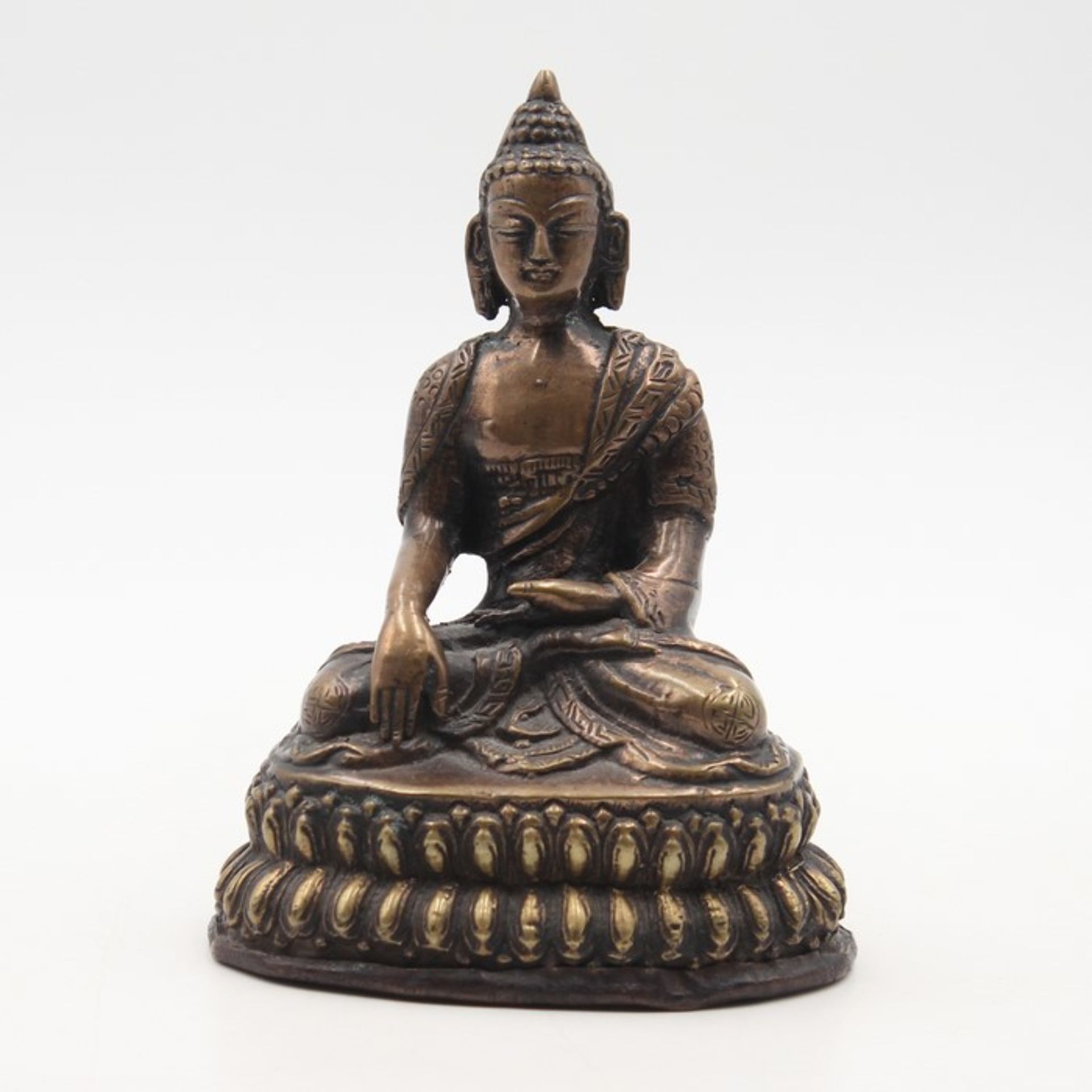 Figur20.Jh., Bronze, patiniert, vollplastische Figur eines auf Lothusthron sitzenden Buddhas, in