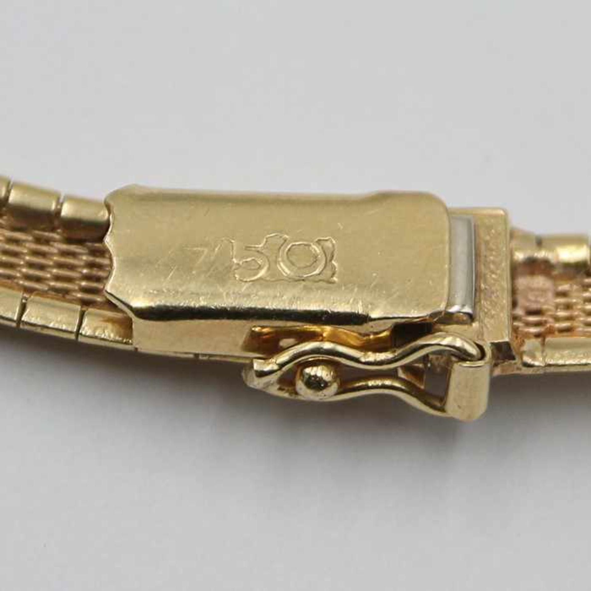 CollierGG 750, Bandform, gerundet, satiniert u. mit diamantiertem Dekor, verdeckte Kastenschließe, - Bild 3 aus 4