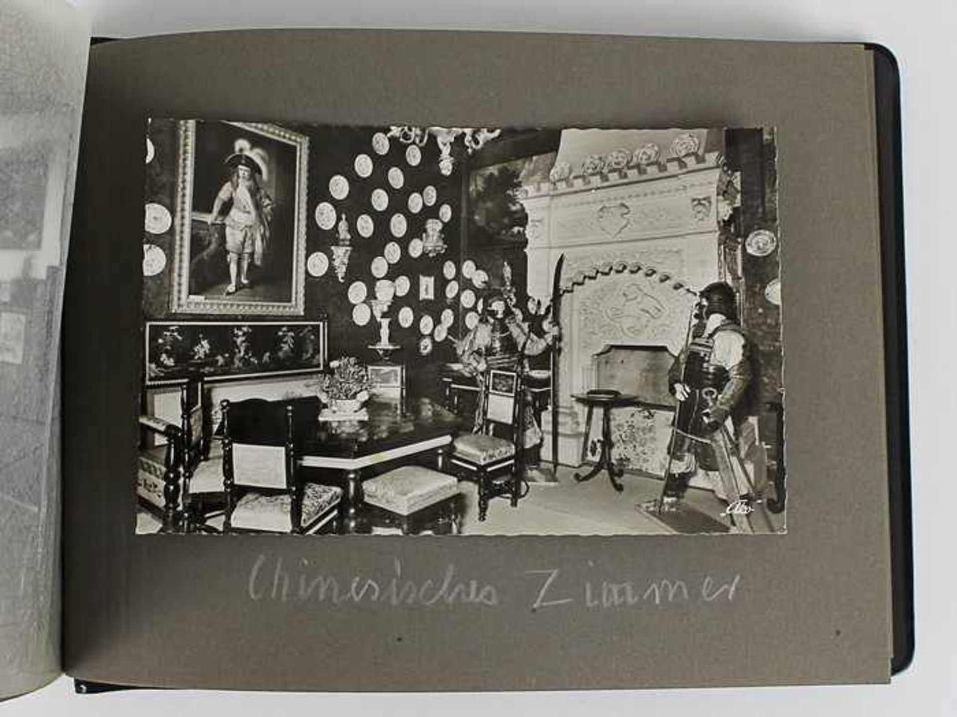Postkartenalbenab 1930-1970, 74 St., s/w u. farbig lithogr. viele Künstlerkarten, in 2 Alben, einige - Bild 3 aus 4