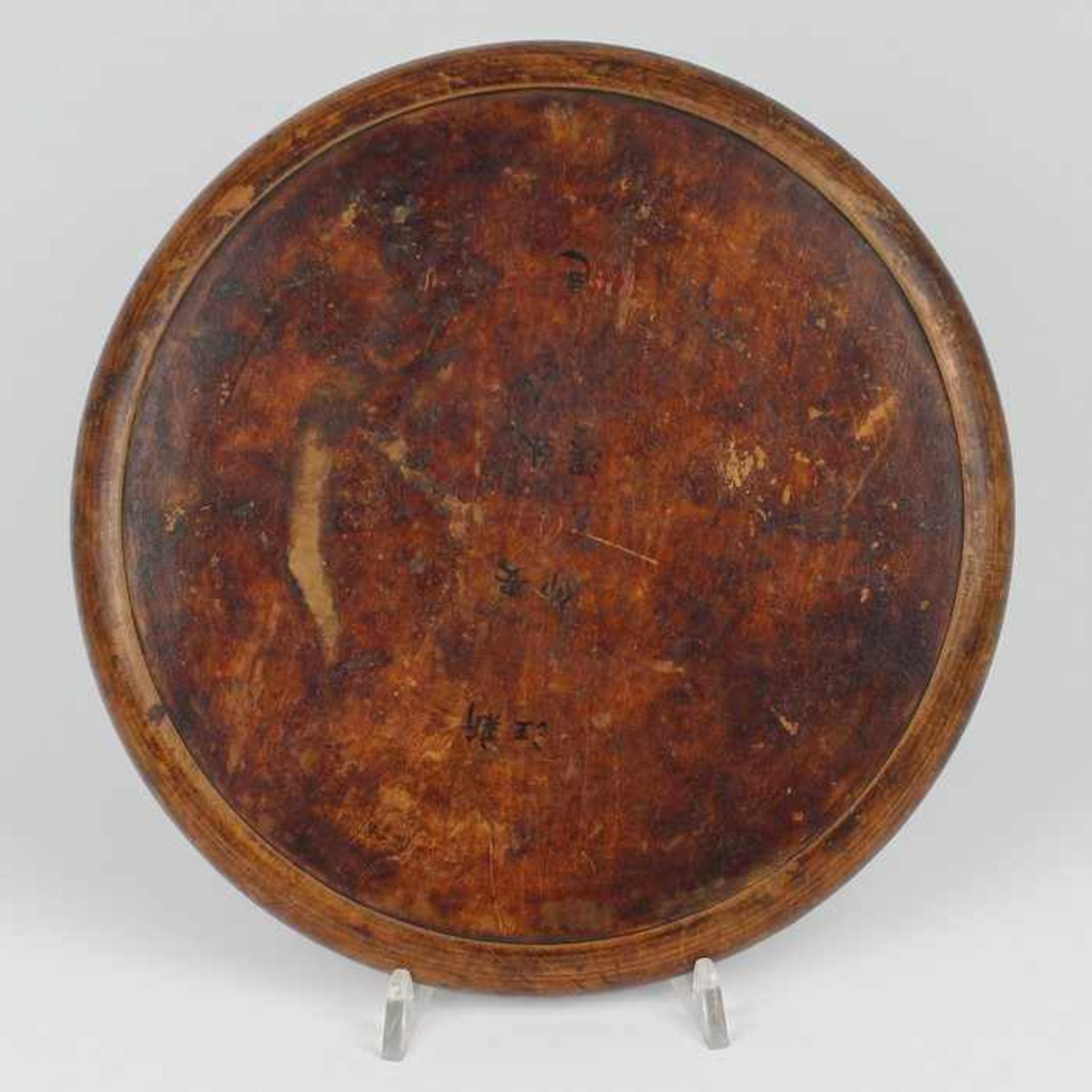 Kompass - China20.Jh., runde Holzplatte, umlaufend m. chinesischen Schriftzeichen verziert, mittig - Bild 3 aus 3
