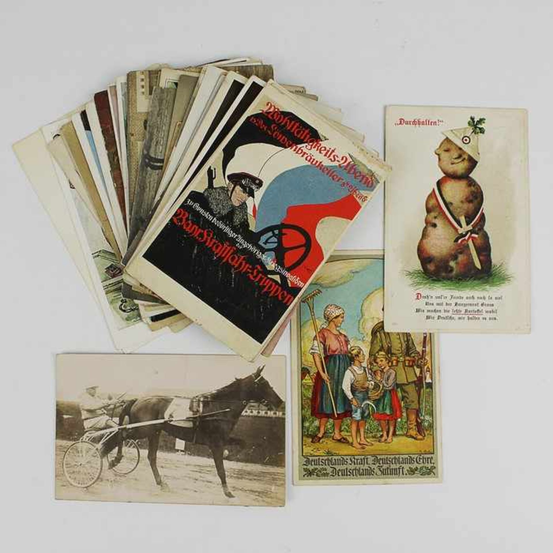 Postkartenum 1910-1950, 40 St., s/w u. farbig lithogr., Fotokarten, Militär-, Kriegs- u. Sportmotive