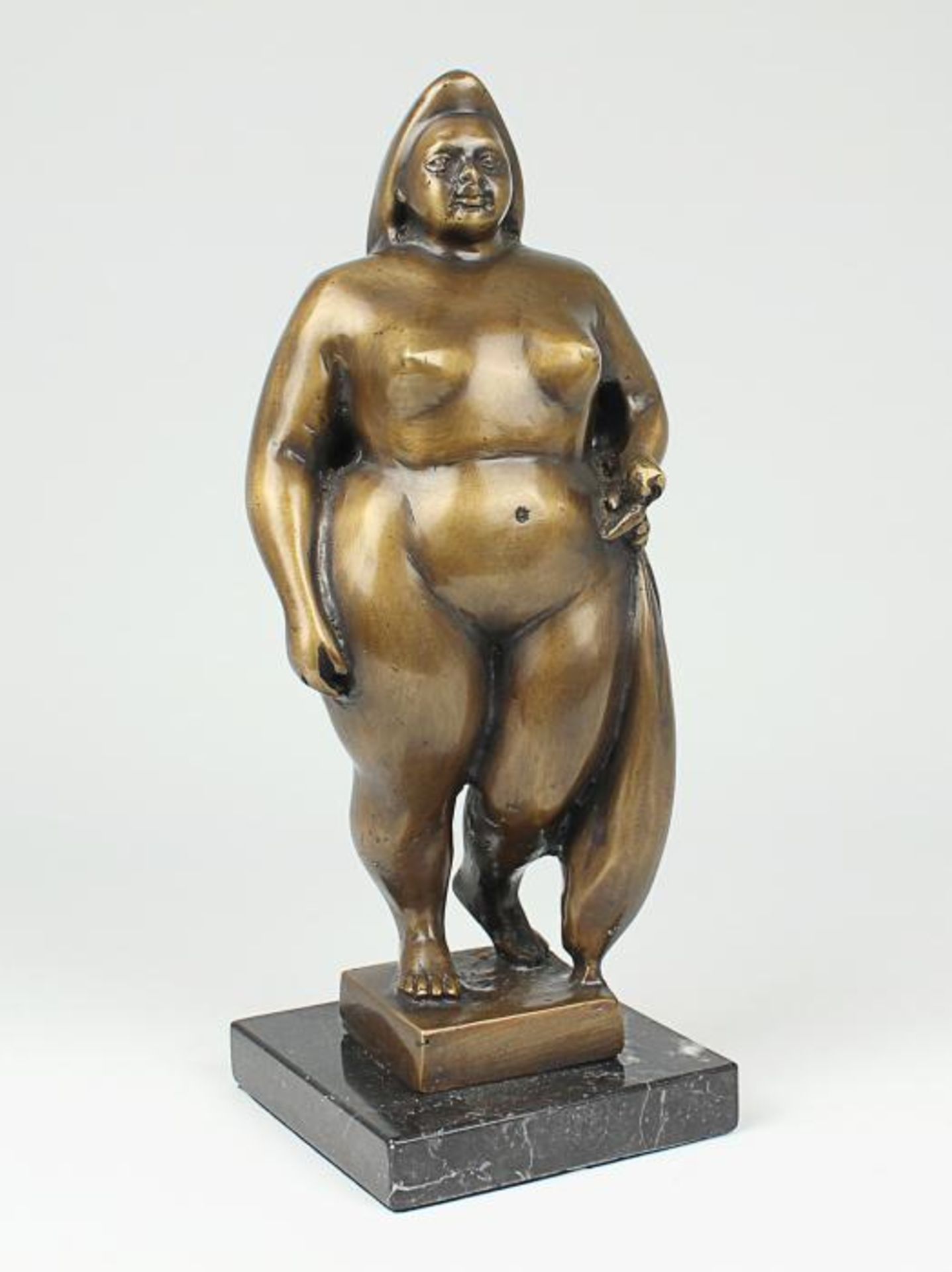 Ronn20.Jh., Bronze, patiniert, stehender Frauenakt m. Tuch, reduzierte Ausführung, quadratische