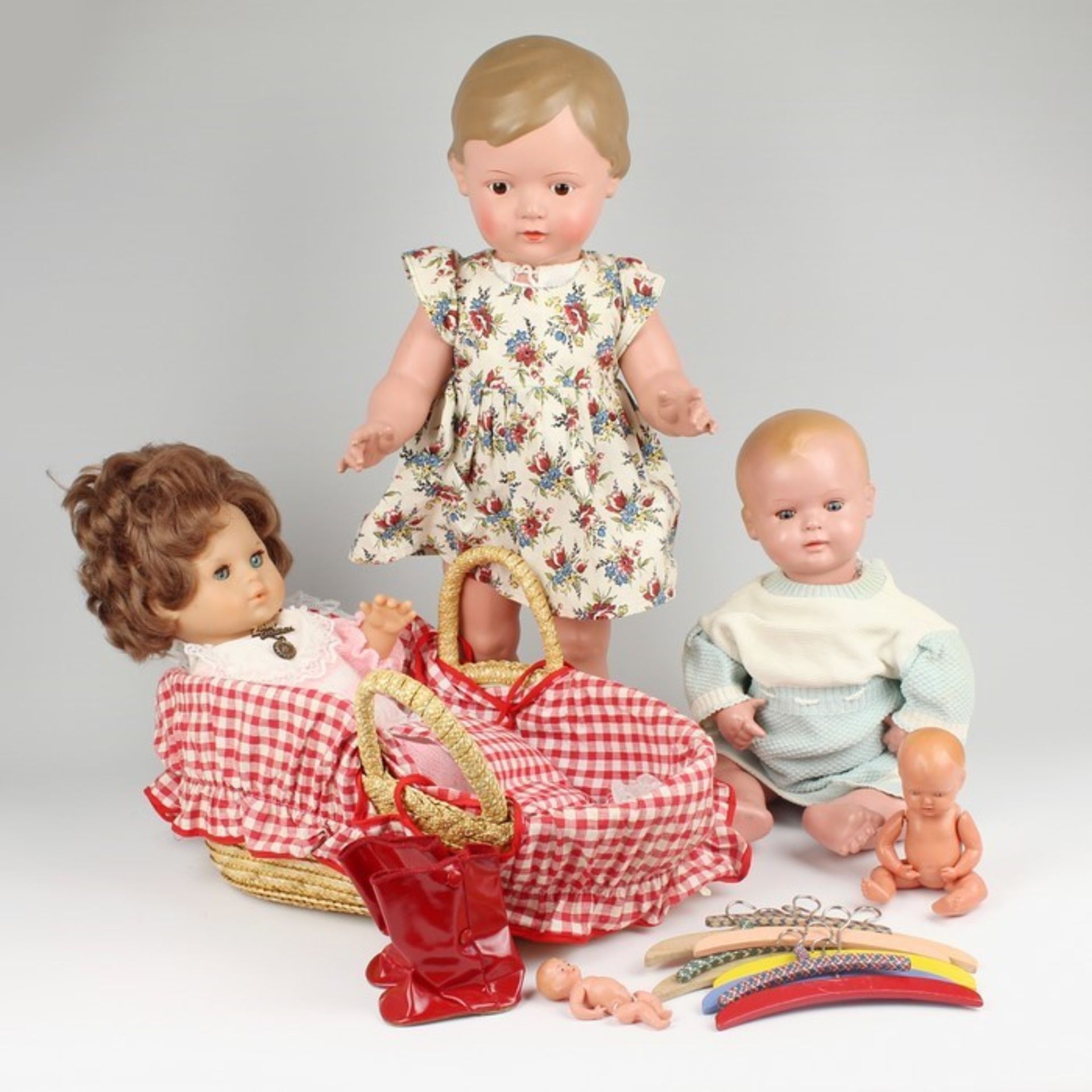 Puppen u.a.5 Puppen, Zubehör; 4x Schildkröt: Christel, gem. SiR 50/56, 1950er J., Kurbelkopf, braune