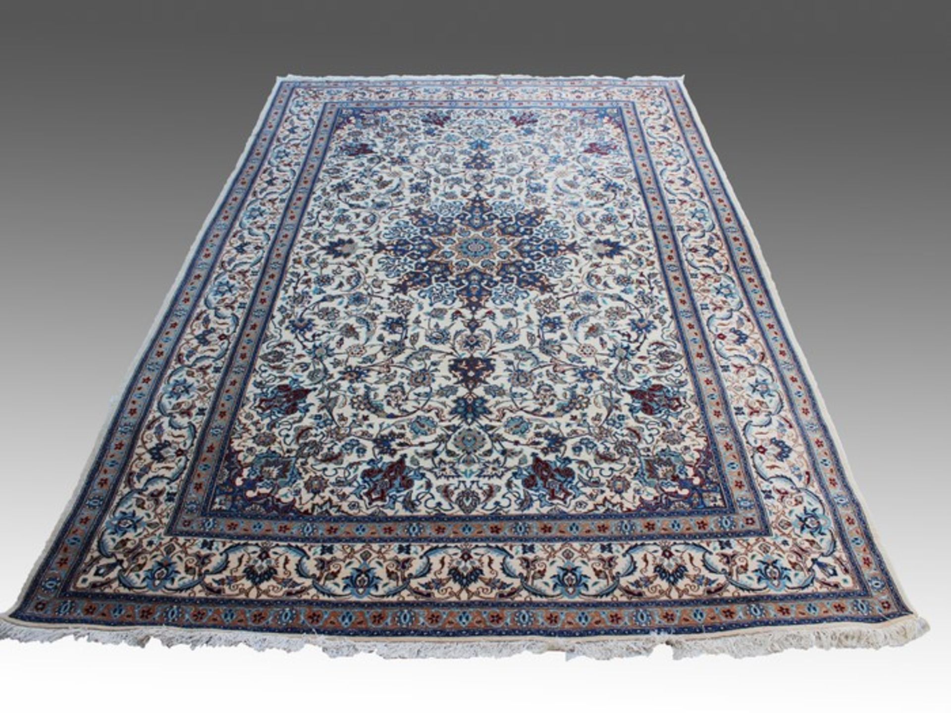 OrientteppichIran, Isfahan oder Nain, Baumwolle/Korkwolle, beigegrundig, zentrales rundes