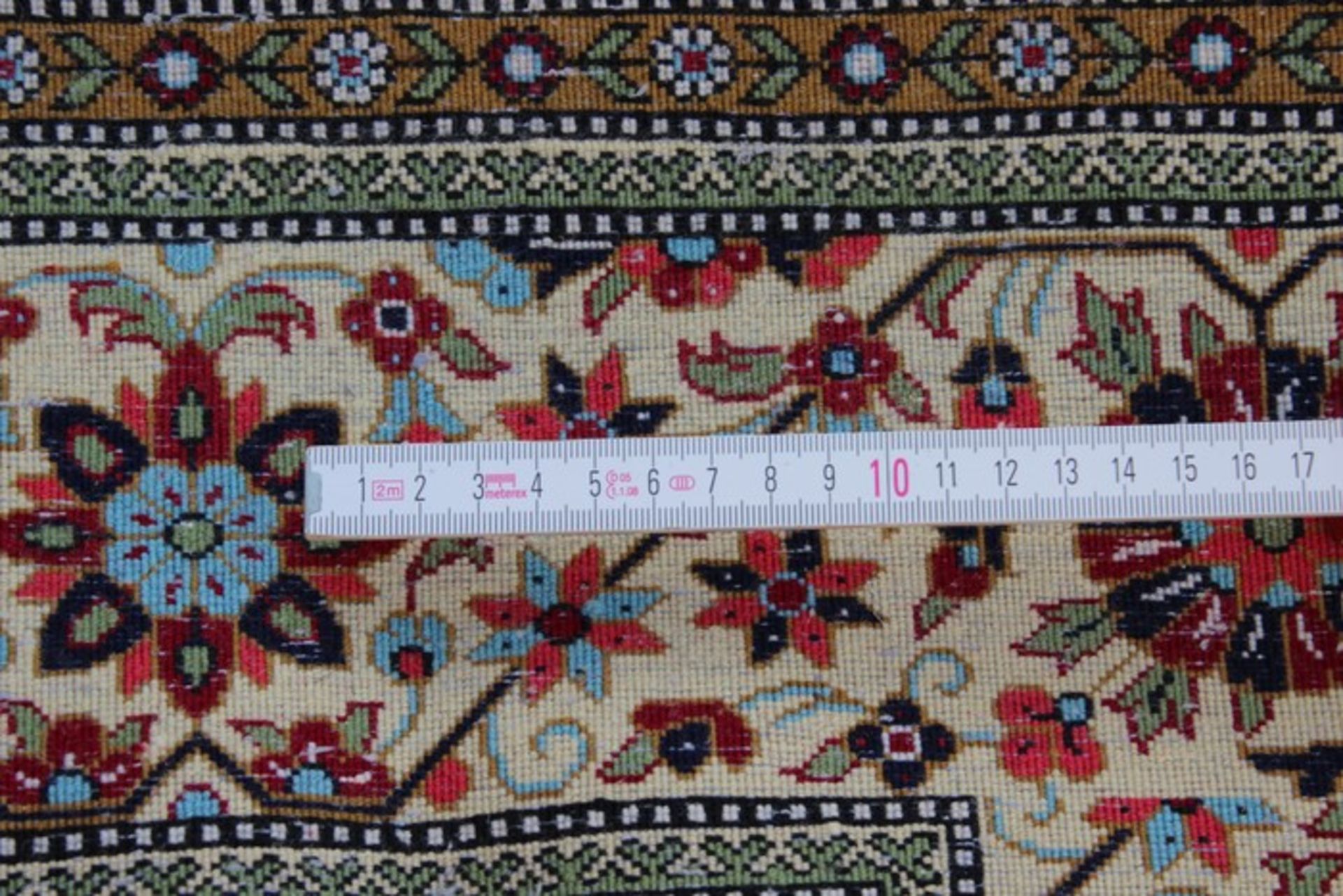 OrientbrückeIran, Ghom, Baumwolle/Korkwolle, feine Knüpfung, floral, helles ovales Medailon mit - Bild 3 aus 3