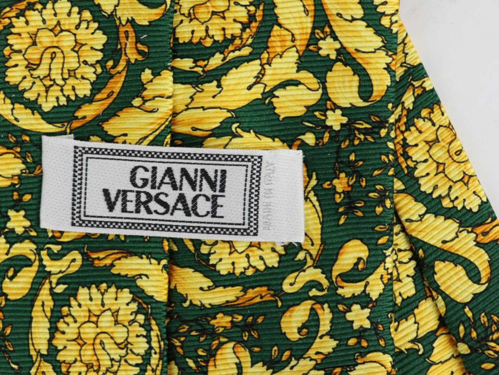 Versace - KrawatteGianni Versace, 100 % Seide, grün, gold, gerollte Akanthusmotive, min. Alterssp. - Bild 2 aus 2