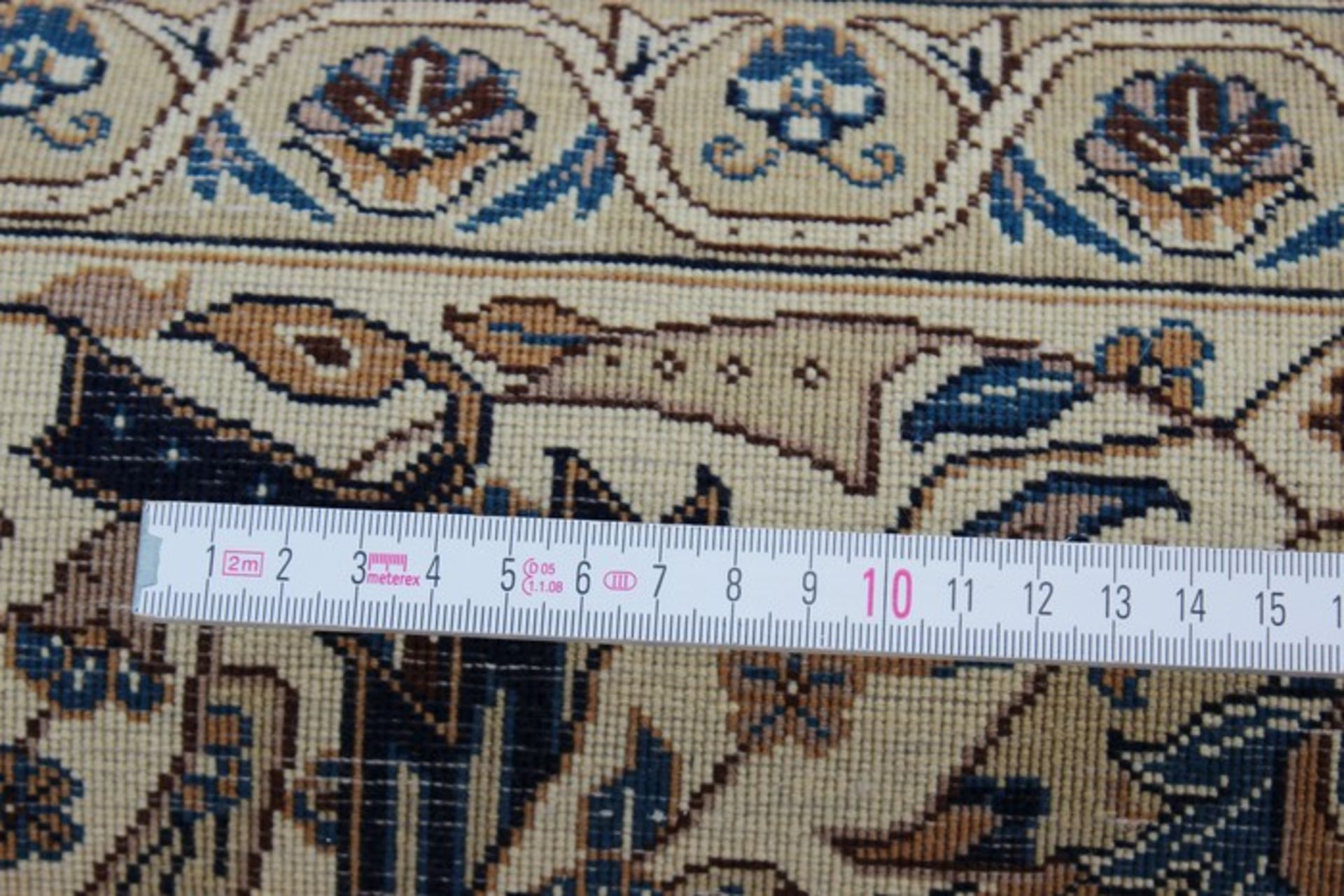 OrientteppichIran, Isfahan oder Nain, Baumwolle/Korkwolle, feine Knüpfung, beigegrundig, ovales - Bild 2 aus 4