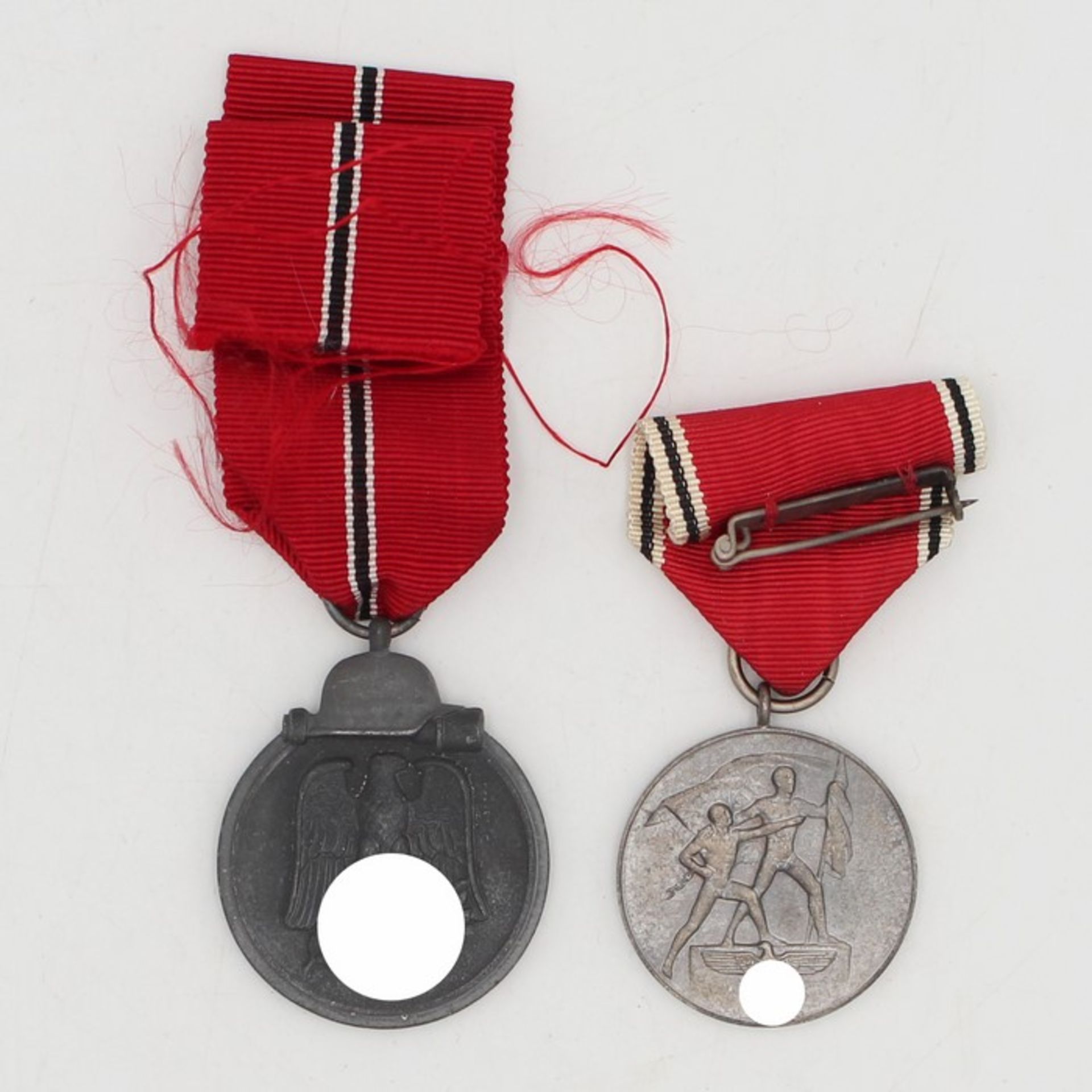 Abzeichen - 3.Reich2 St., 1x Medaille "Winterschlacht im Osten 1941/42", m. Band, im