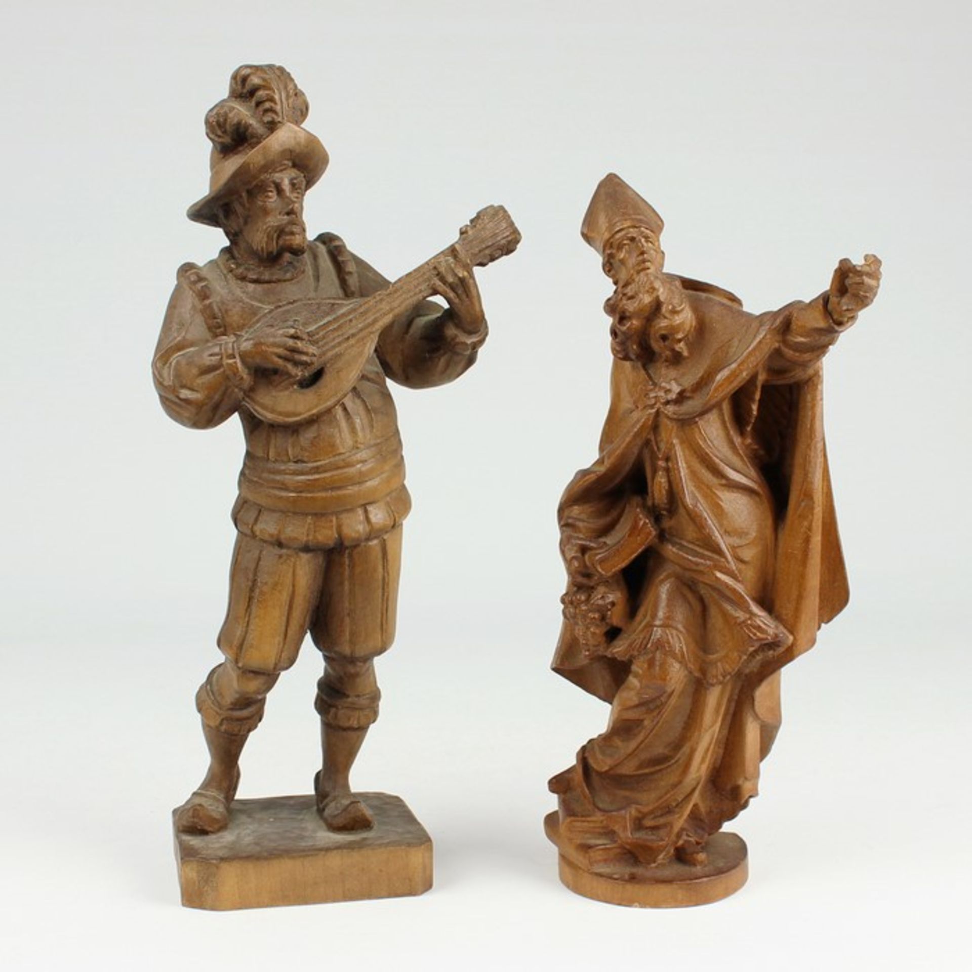 Holzfiguren20.Jh., 2 St., vollplastische Holzschnitzereien, 1x Figur des Hl. Urban von Langres,