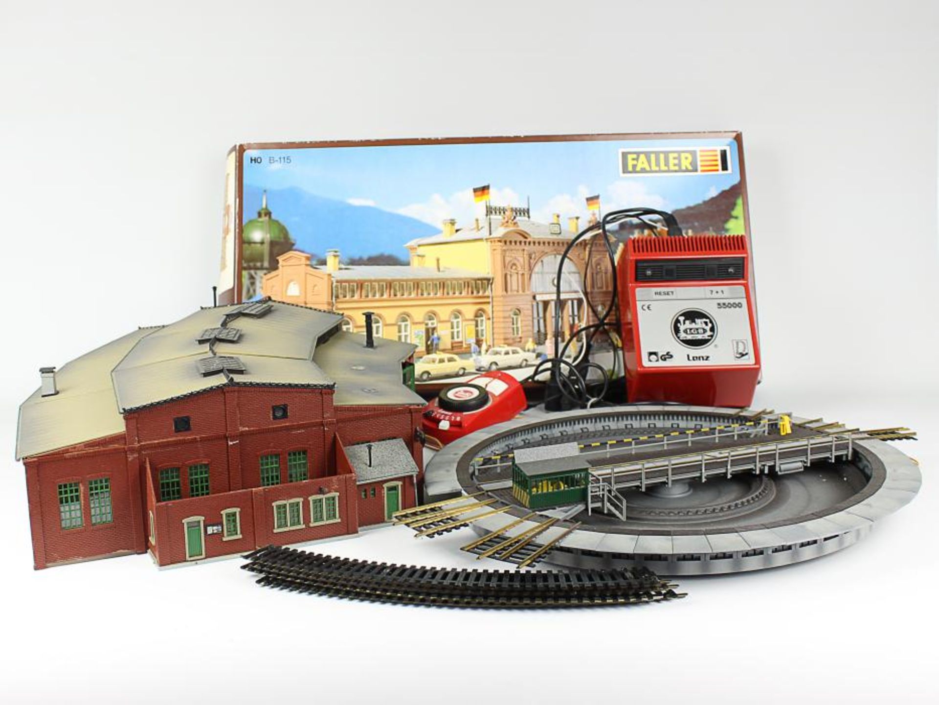 EisenbahnzubehörKonv. Zubehör u. Ausschmückungsteile für die Modellbahnanlage H0, Lenz Trafo für