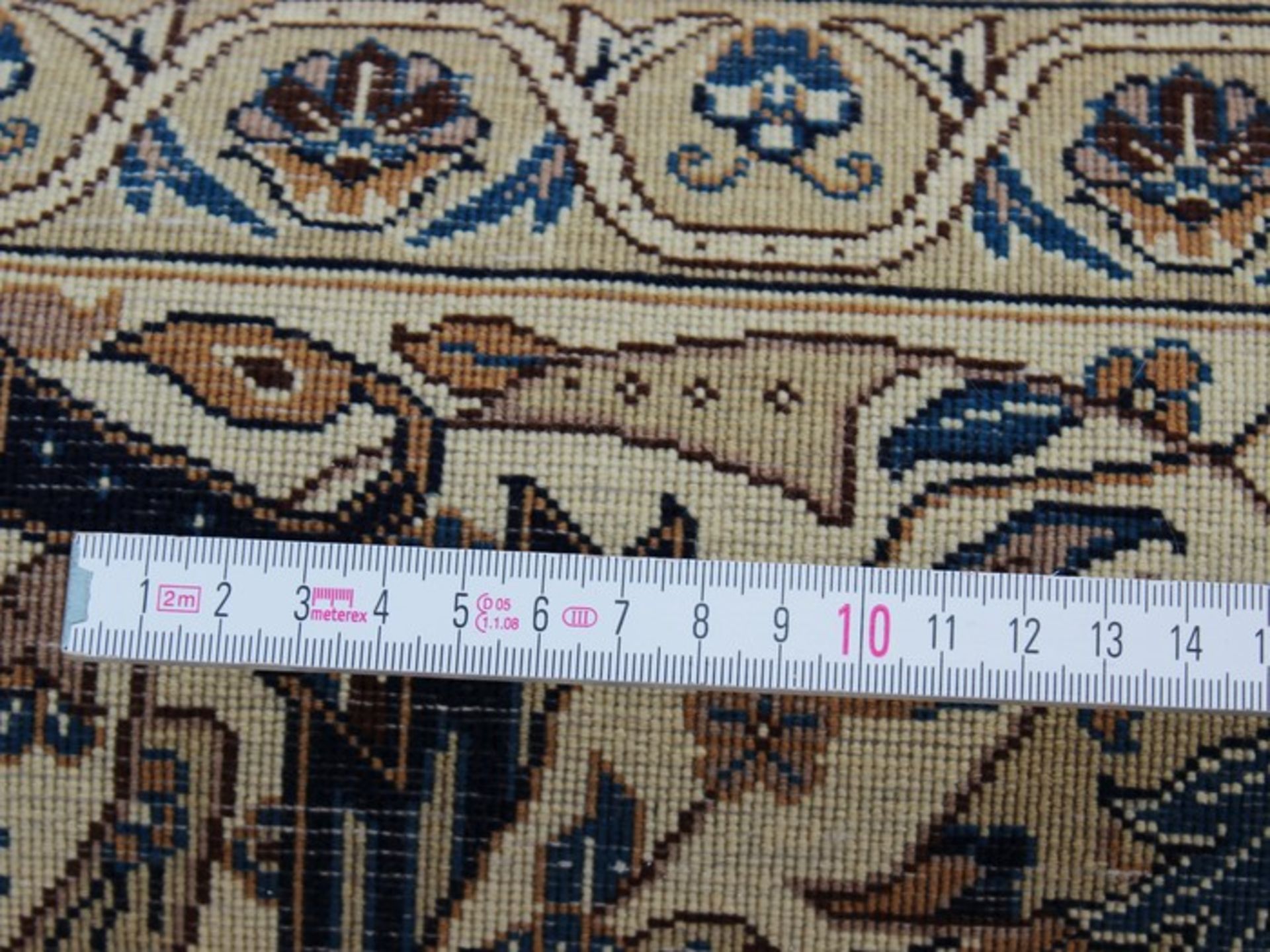 OrientteppichIran, Isfahan oder Nain, Baumwolle/Korkwolle, feine Knüpfung, beigegrundig, floral - Bild 2 aus 3