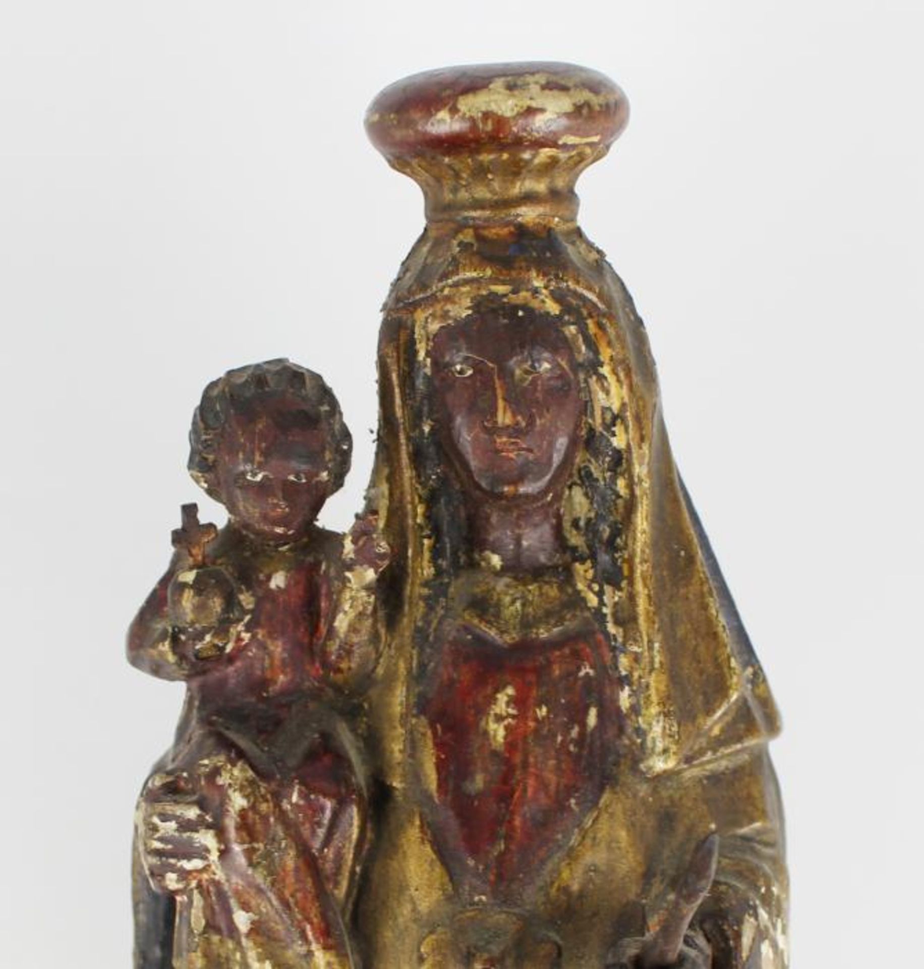 Holzmadonnaum 1900, vollplastische Holzschnitzerei, polychrom gefasst, sogenannte "Schwarze Madonna" - Image 2 of 3