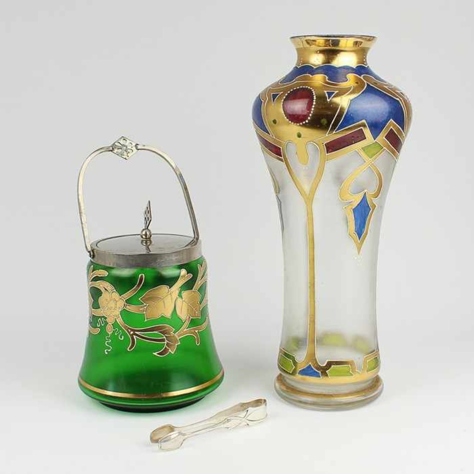 Zwei Teileum 1920, Jugendstil, 1 Vase u. 1 Eisbehälter m. Zange, farbloses u. grünes Glas, Vase m. - Bild 2 aus 2