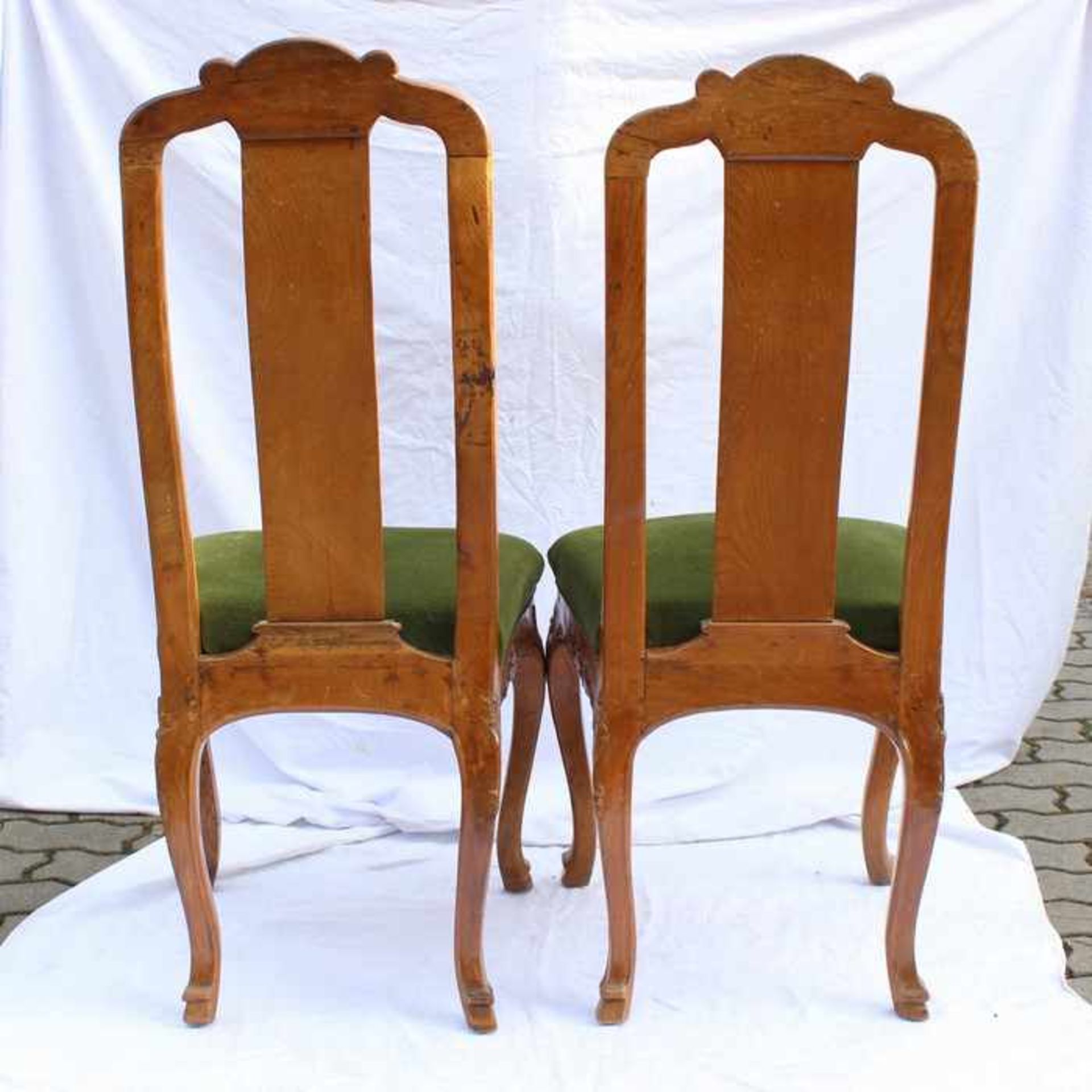 Barock- Paar Stühleum 1760, helle Eiche, massiv, Ahorn/Obstholz, Bandintarsien, Füße hufförmig, - Bild 4 aus 4