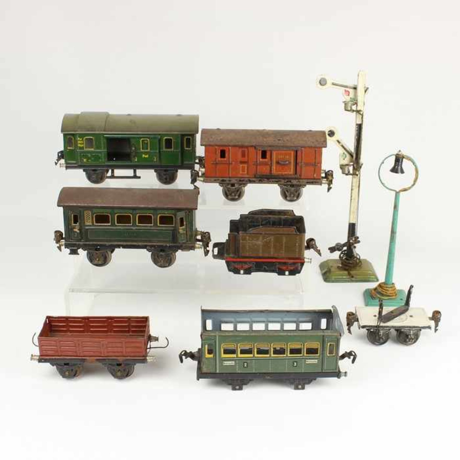 Märklin - EisenbahnSpur 0, 9 St.; 1x 17280, grüner Gepäckwagen, 1x 18750, brauner Gepäckwagen , 1x - Bild 2 aus 16