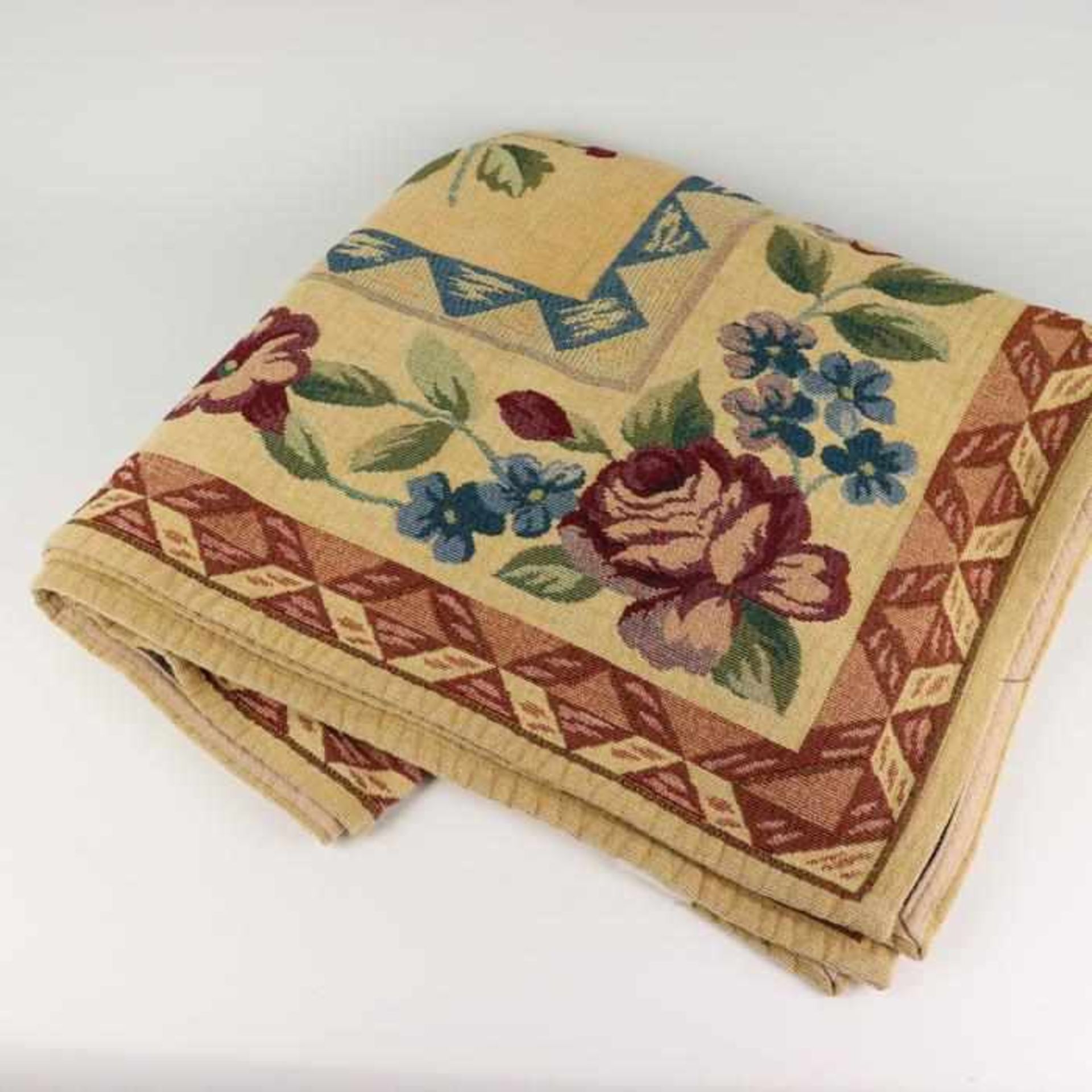 TischdeckeItalien, Baumwolle/Polyester, Jacquard, beigegrundig, blau, rot, grünes Floralmuster, - Bild 2 aus 2