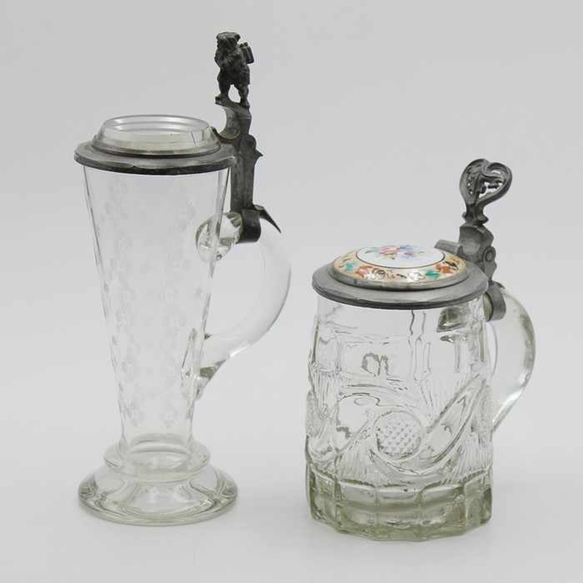 Bierkrüge19.Jh., 2 St., farbloses, z.T. formgepresstes Glas, runder Stand, konischer / - Bild 2 aus 2
