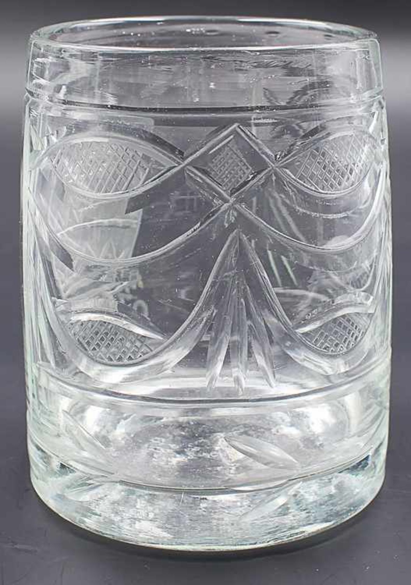 Becherum 1820, farbloses dickw. Glas, runder Stand, konischer, leicht gebauchter Korpus, Schauss. m. - Bild 3 aus 4