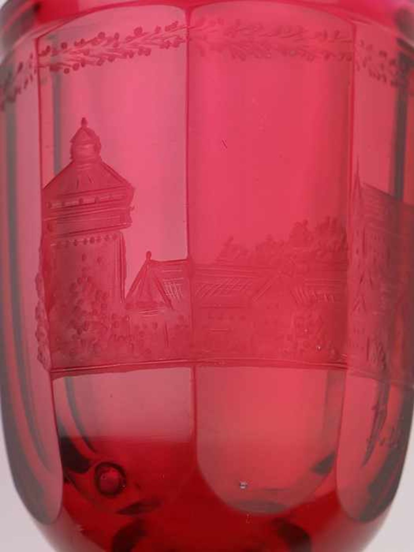 Andenkenbecher19. Jh., farbloses u. rubinfarbenes Glas, runder, zweifach gewulsteter Stand, konkaver - Bild 5 aus 8