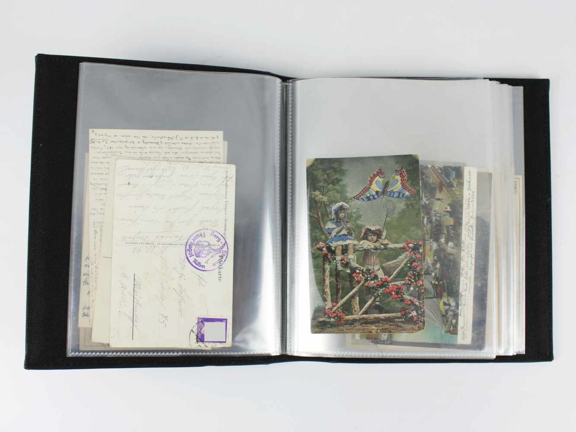 Postkartenalbumab ca. 1915, 48 St., s/w u. farbig lithogr., dabei viele Feldpost, Gruss- u. - Bild 2 aus 2