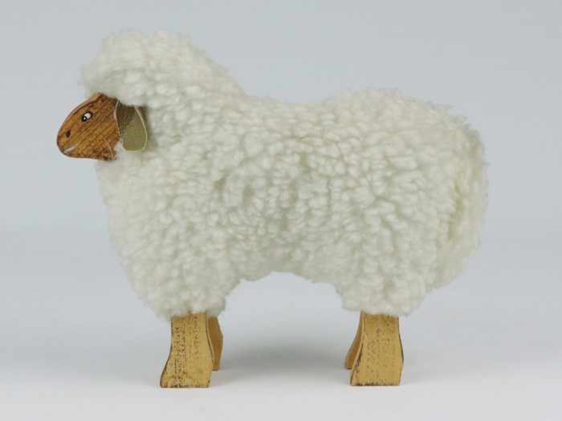 HolzspielzeugSchaf in der Art von François-Xavier Lalanne, stehendes Schaf, Holzkorpus mit künstl. - Bild 3 aus 6