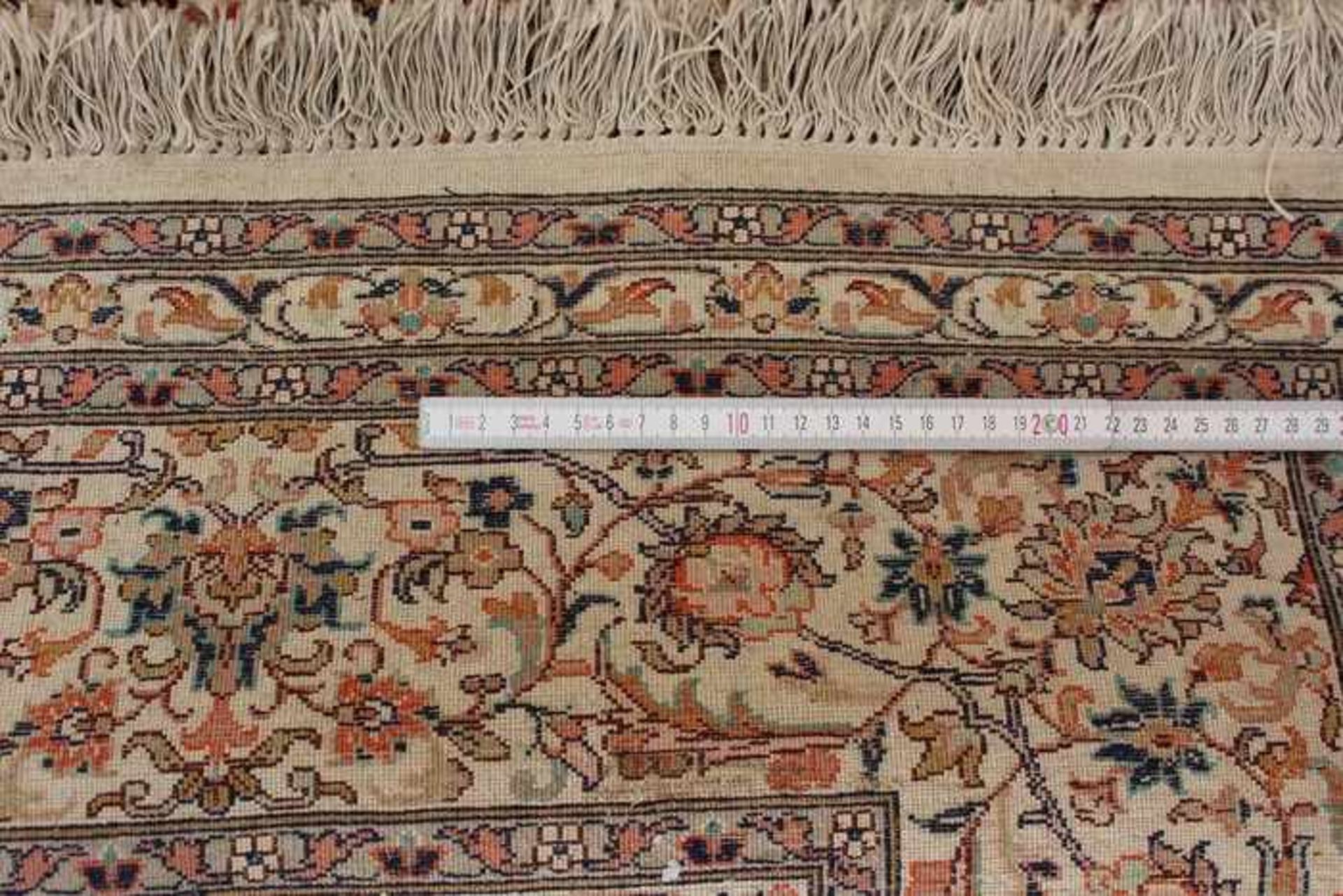 OrientseidenteppichIndien, Kaschmir, Baumwolle, Seide, hellgrundig, rundes Strahlenmedaillon mit - Bild 4 aus 8