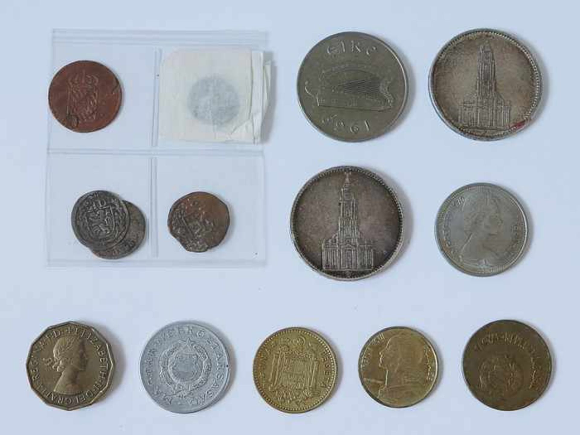 Münzen - Konvolut14 St., dabei 2 x Gedächtniskirche 5 Mark 1935, 1 Pfennig 1807, Kreutzer 1680 u.a., - Image 2 of 4